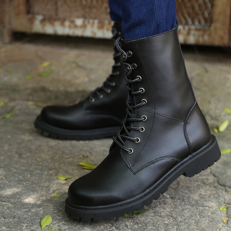 Seven-eyelet Tall Boots