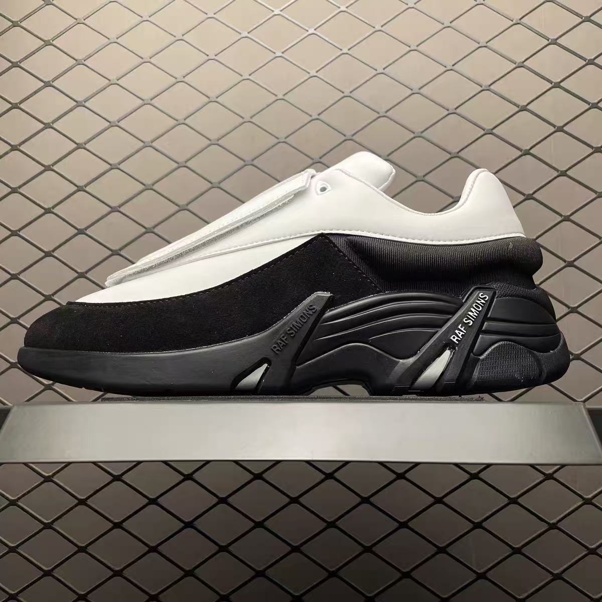 Wanderer J2 Sneakers