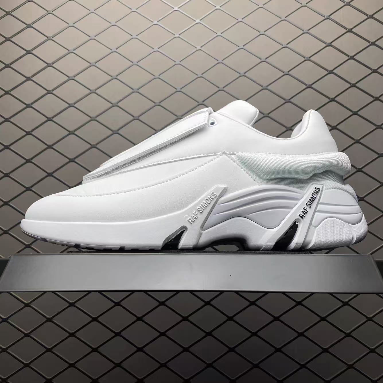 Wanderer J2 Sneakers
